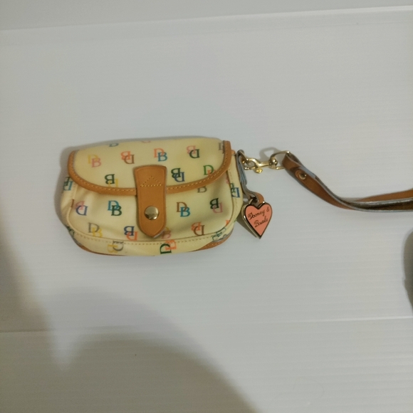 90’s VINTAGE DOONEY & BOURKE wristlet. - Picture 3 of 8